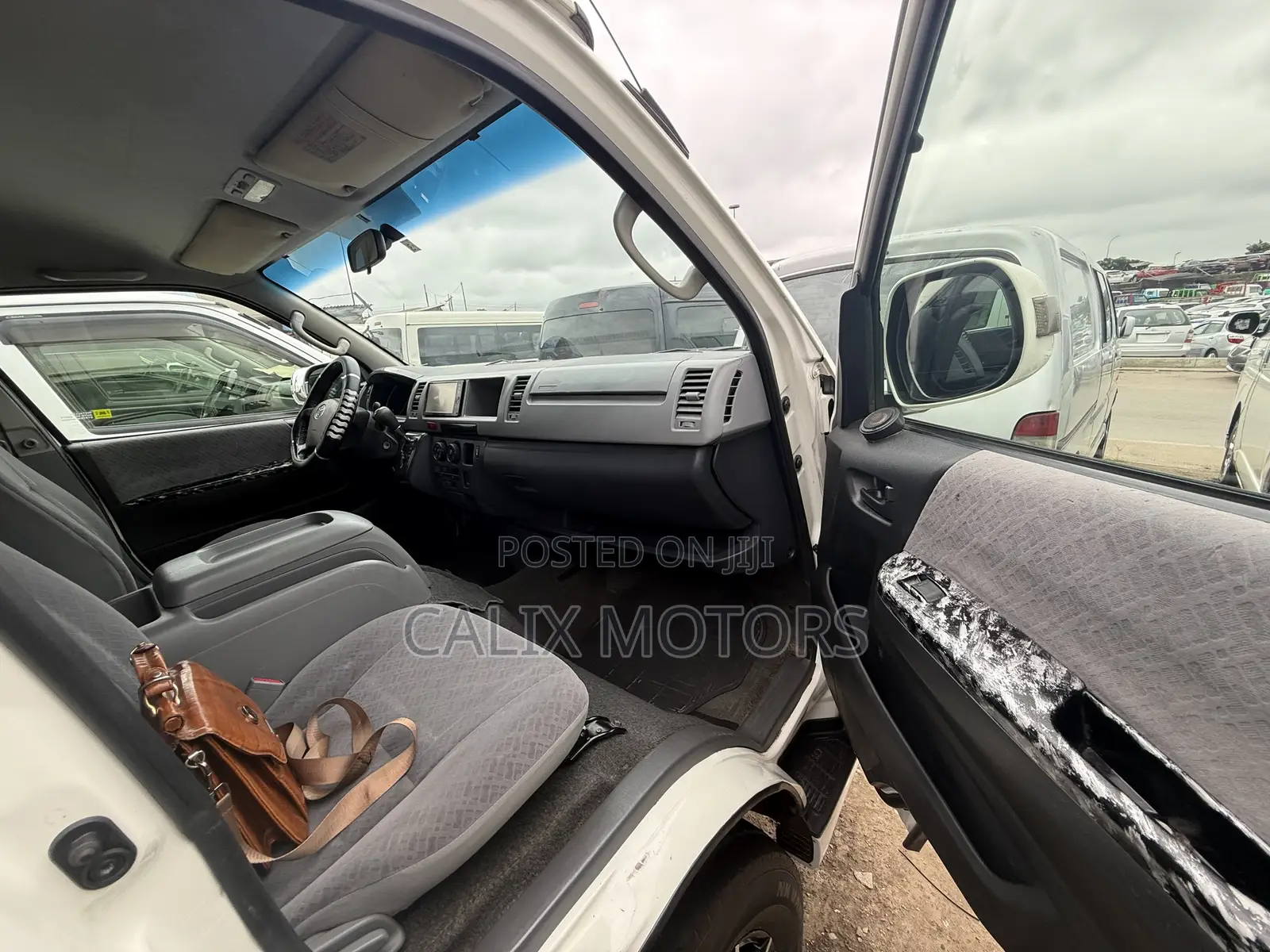Toyota HiAce 2014 White