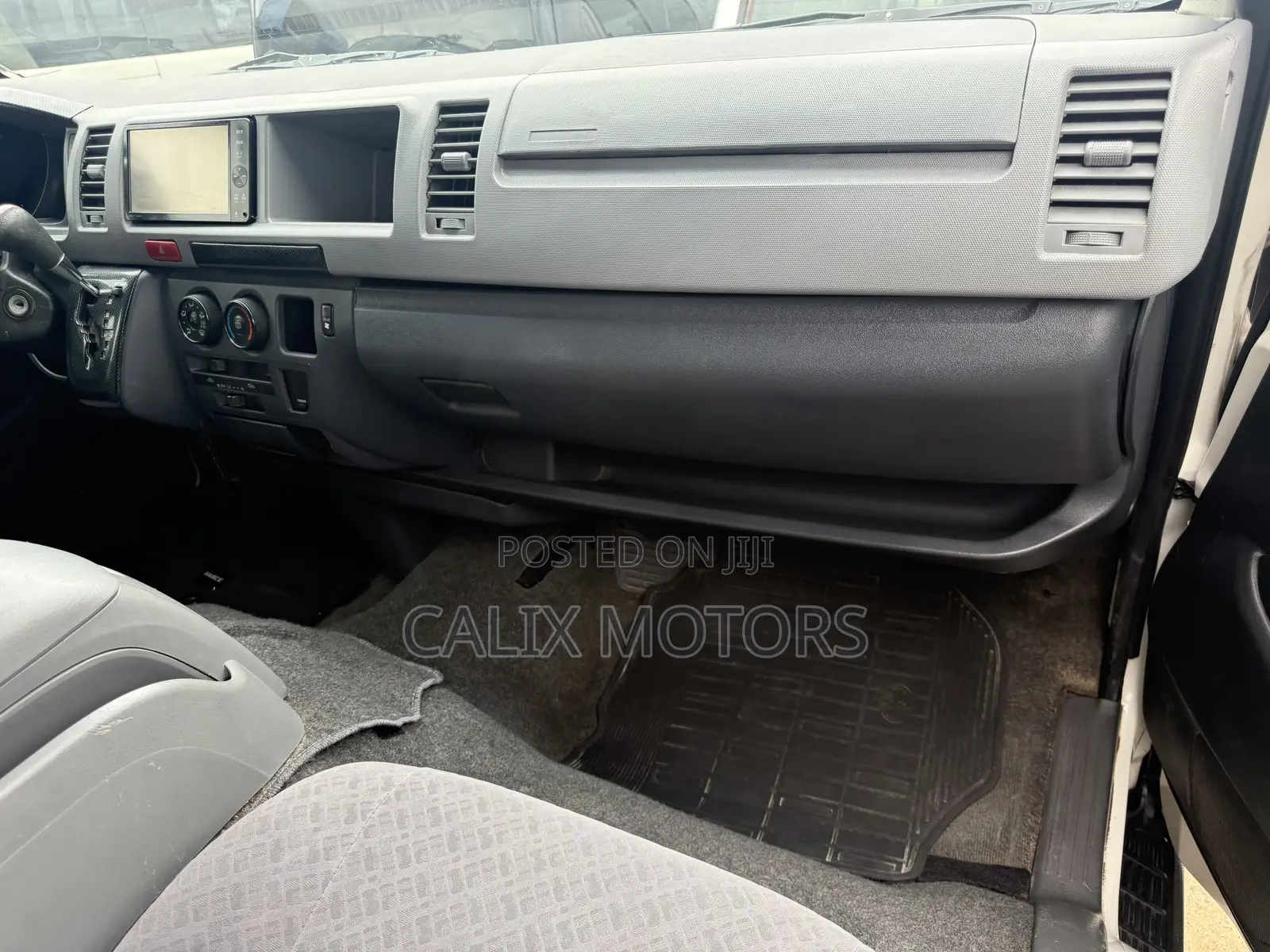 Toyota HiAce 2014 White