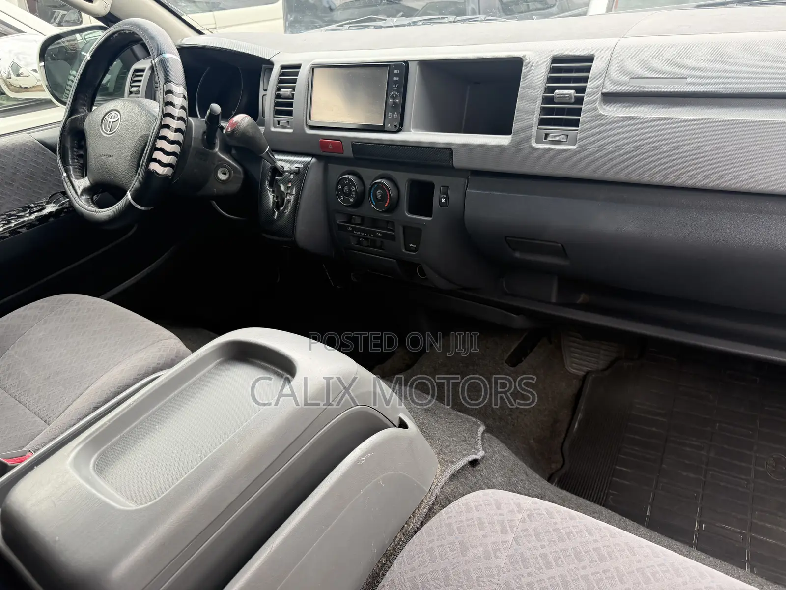 Toyota HiAce 2014 White