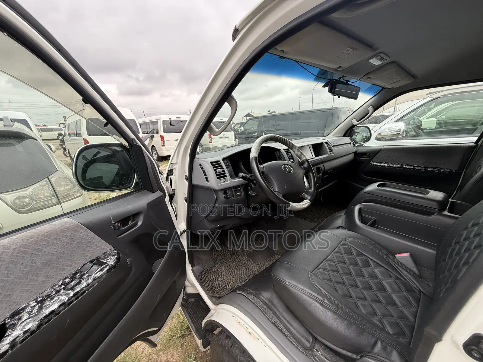 Toyota HiAce 2014 White