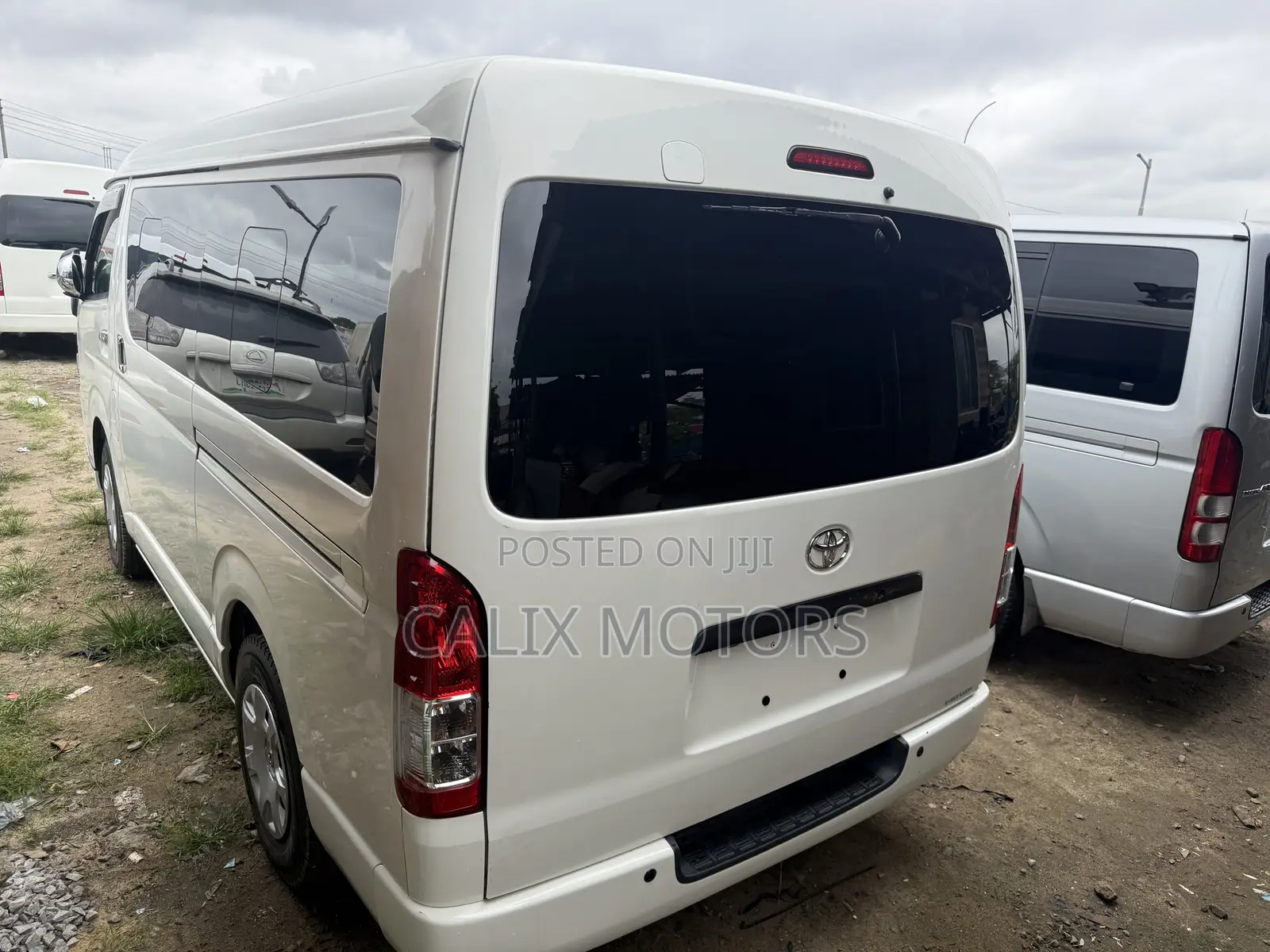 Toyota HiAce 2014 White