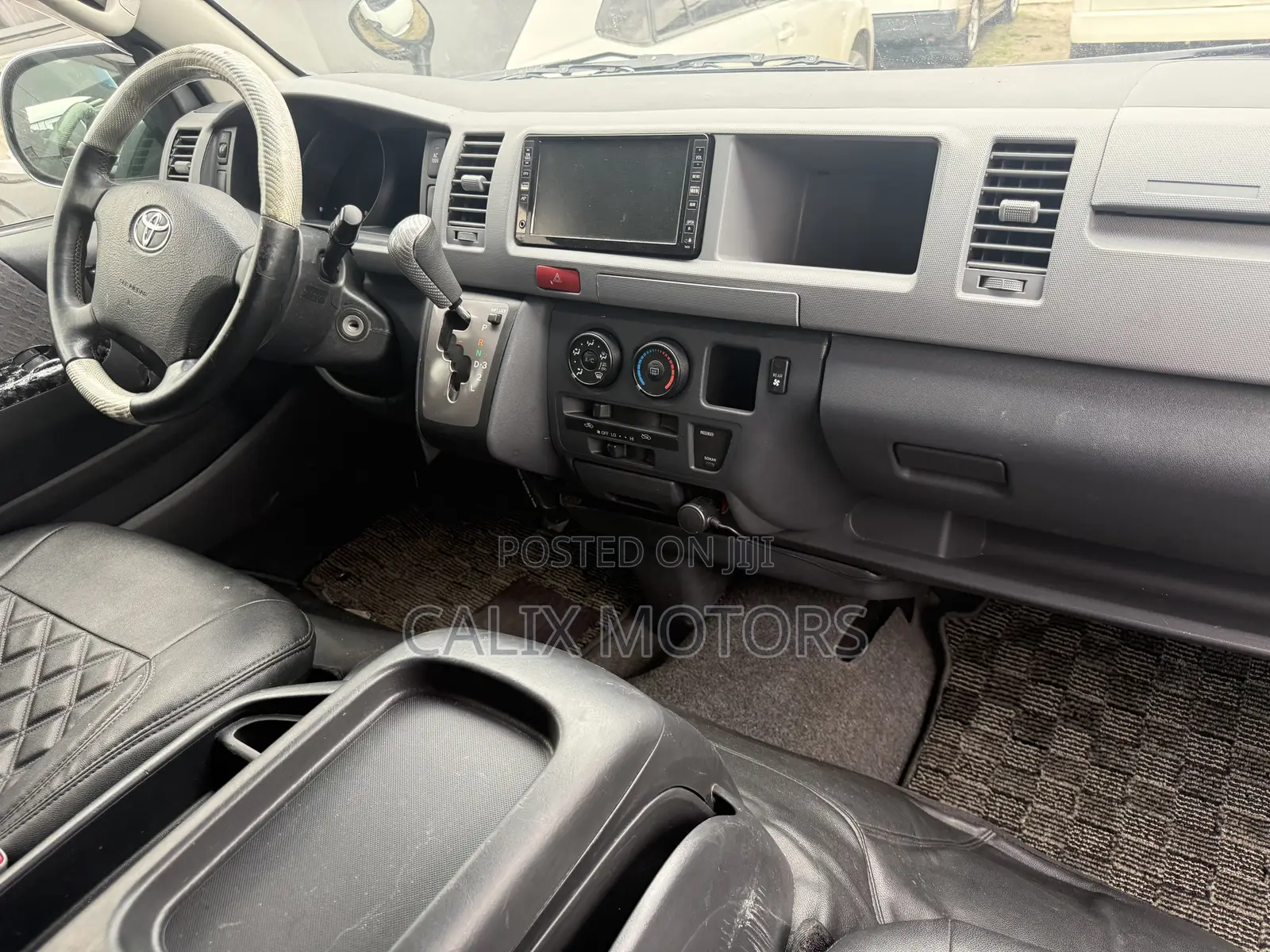 Toyota HiAce 2014 White