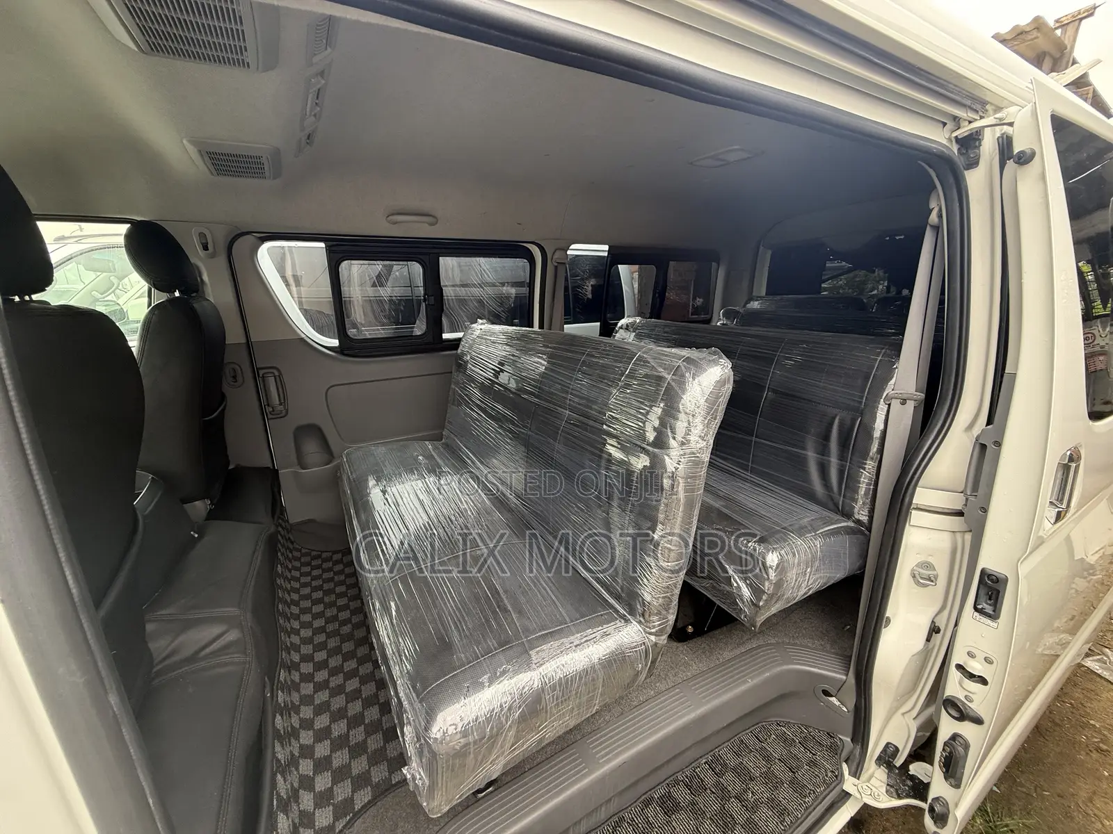 Toyota HiAce 2014 White