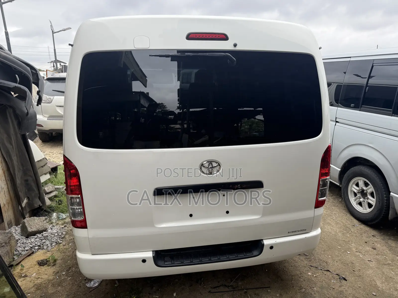 Toyota HiAce 2014 White