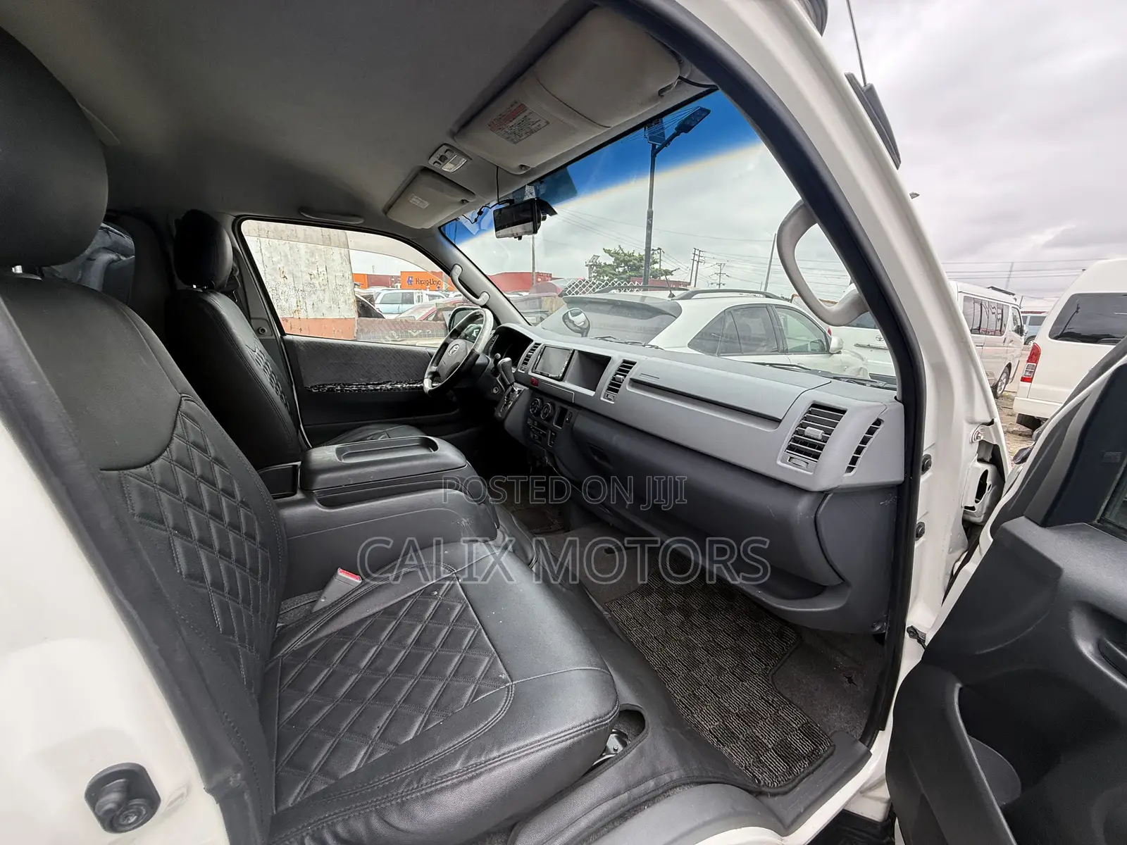 Toyota HiAce 2014 White