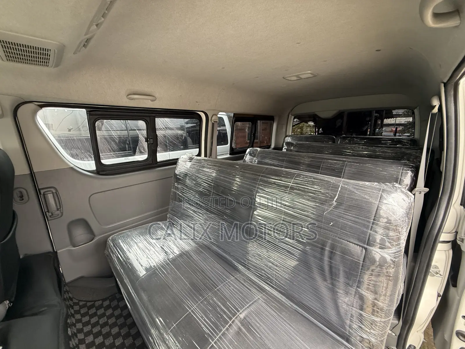 Toyota HiAce 2014 White