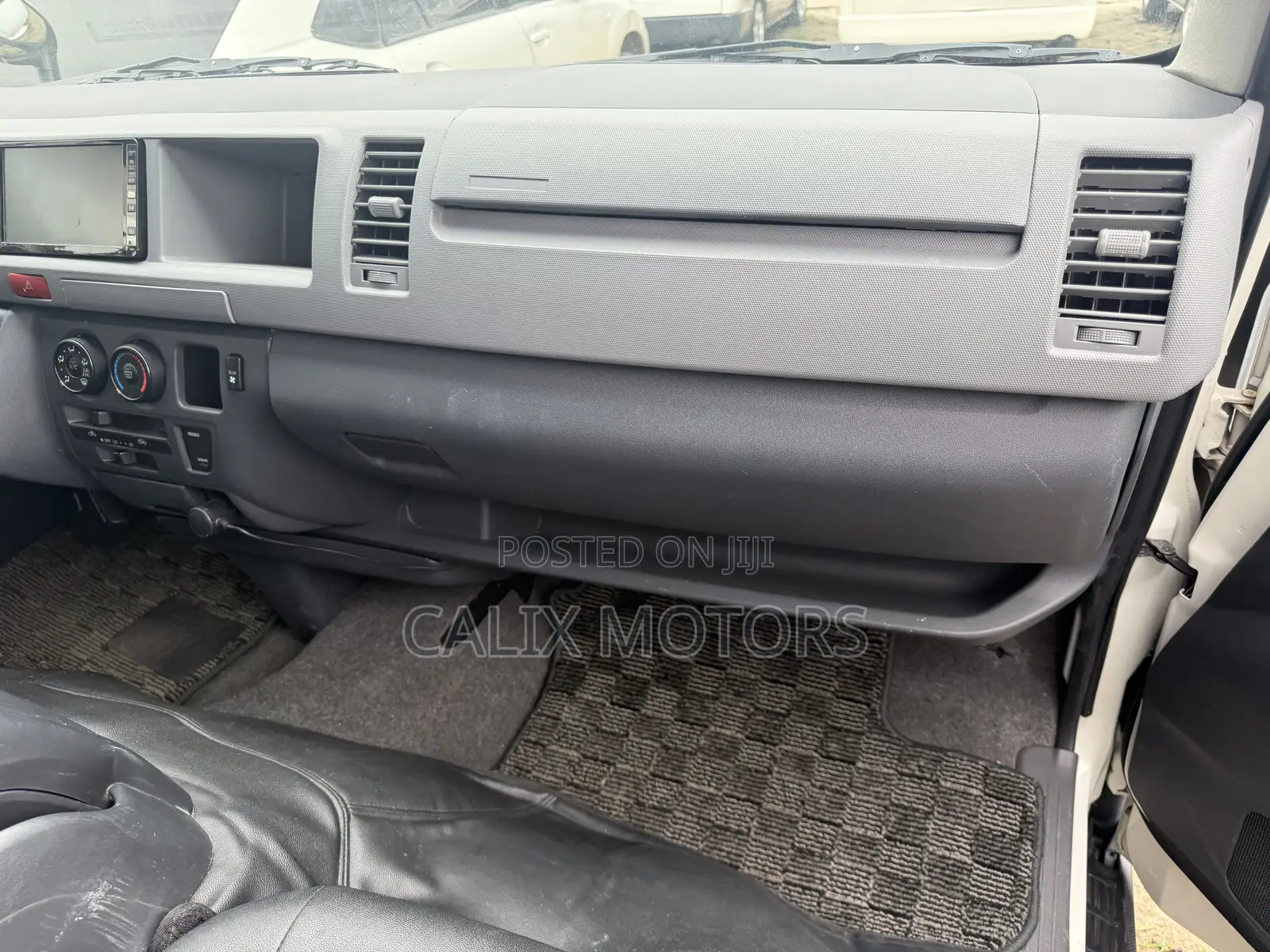 Toyota HiAce 2014 White