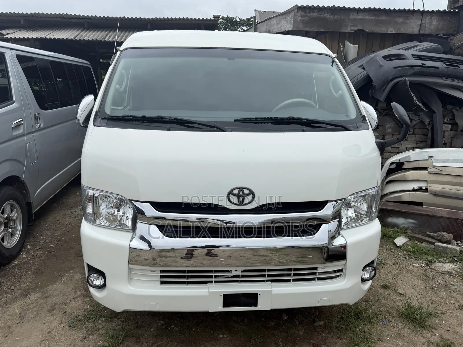 Toyota HiAce 2014 White