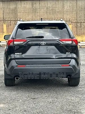 Toyota RAV4 XLE AWD 2019 Black