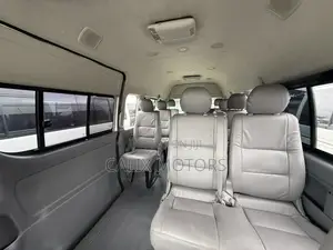 Toyota HiAce 2015 White