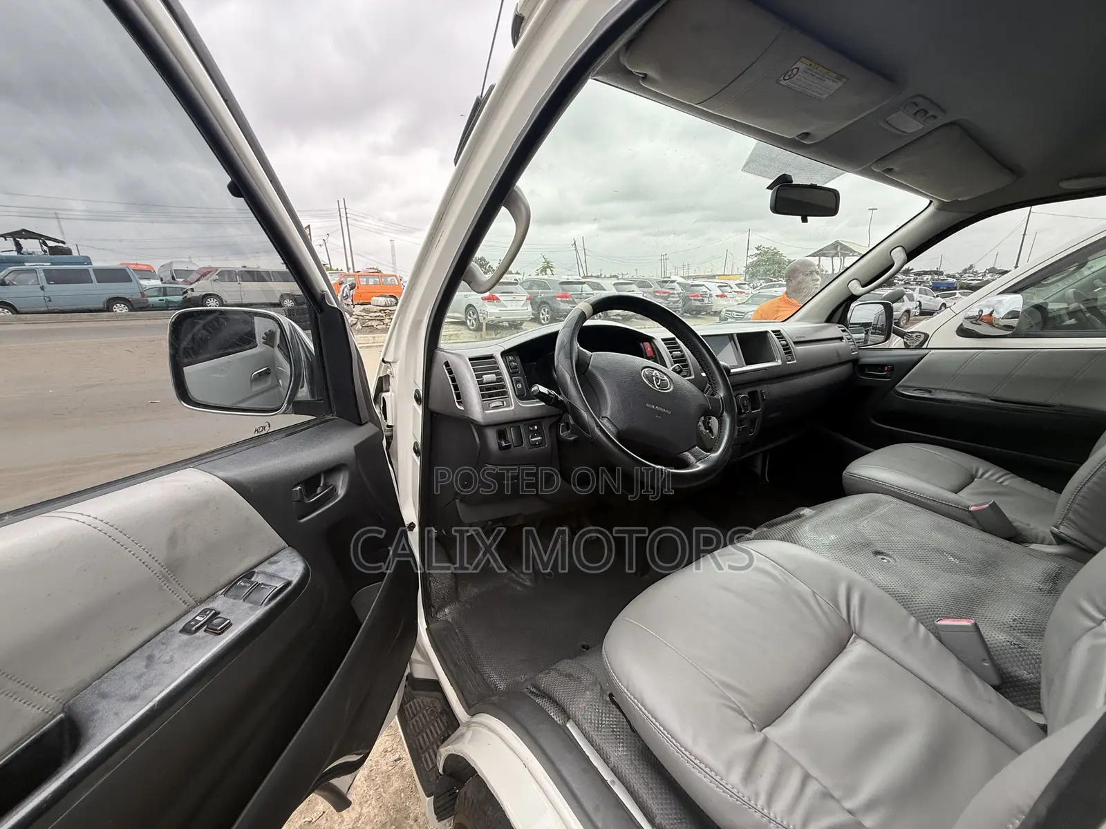 Toyota HiAce 2015 White