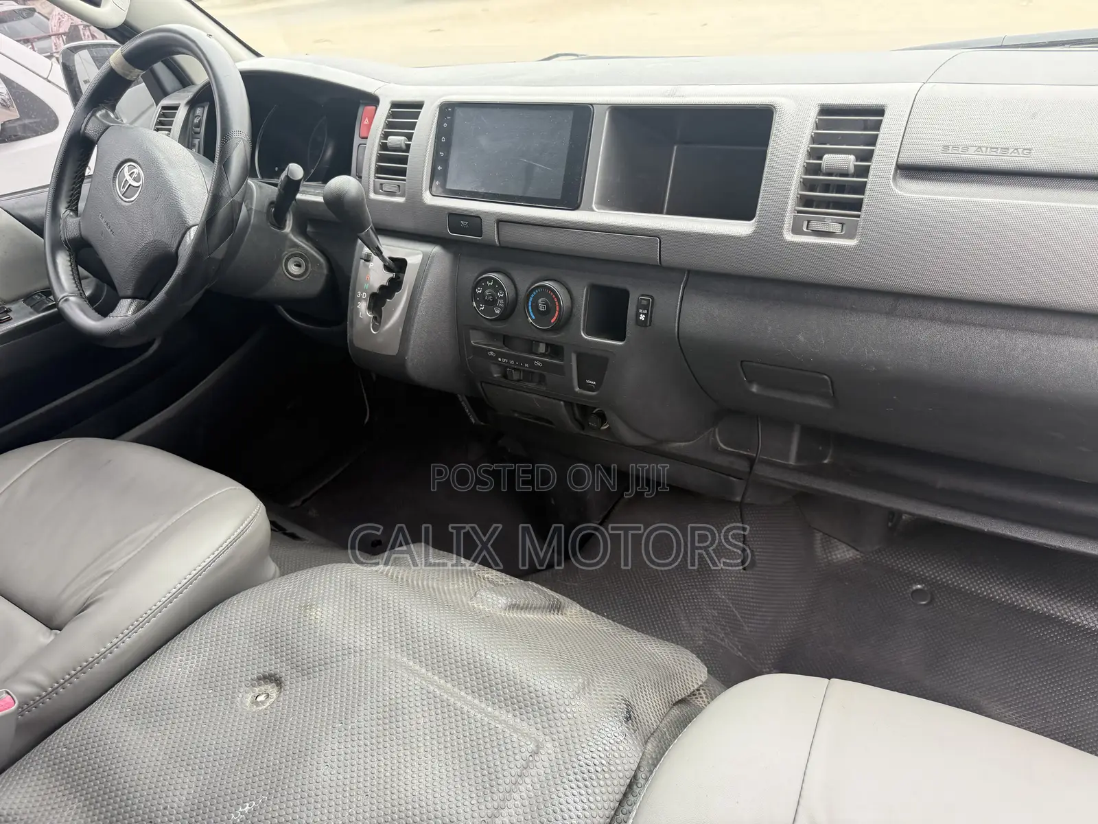 Toyota HiAce 2015 White