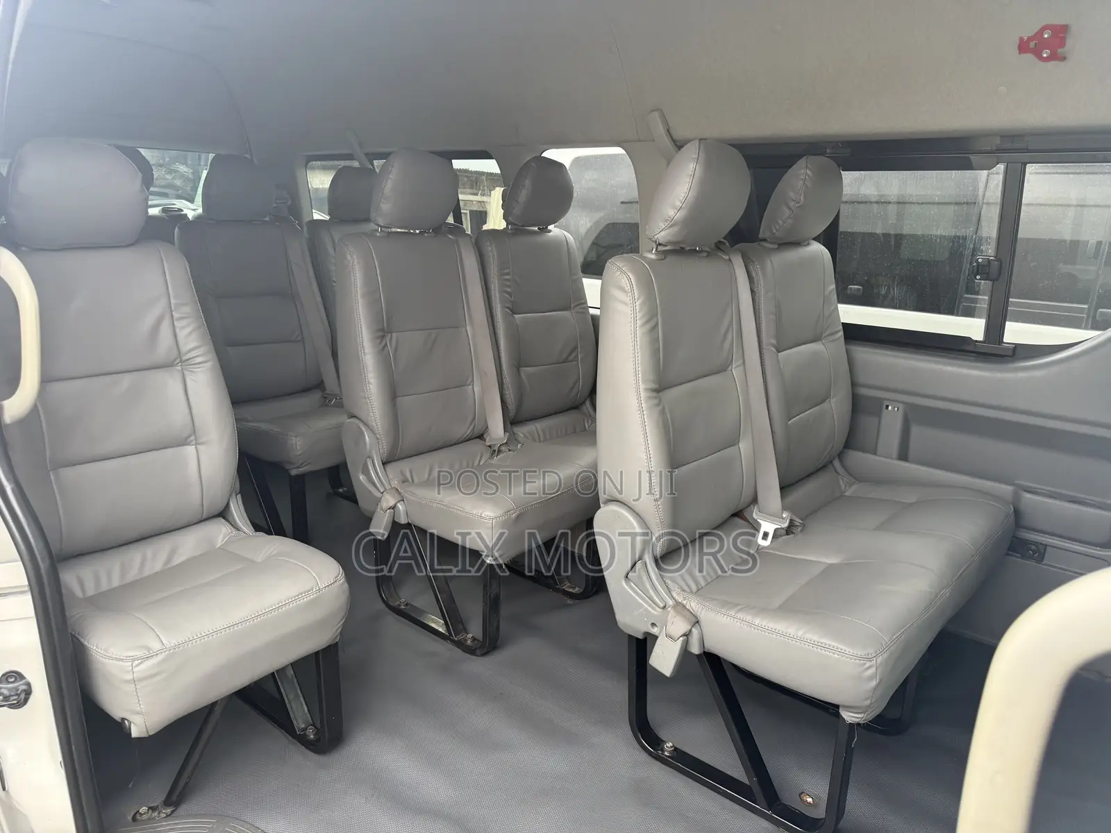 Toyota HiAce 2015 White