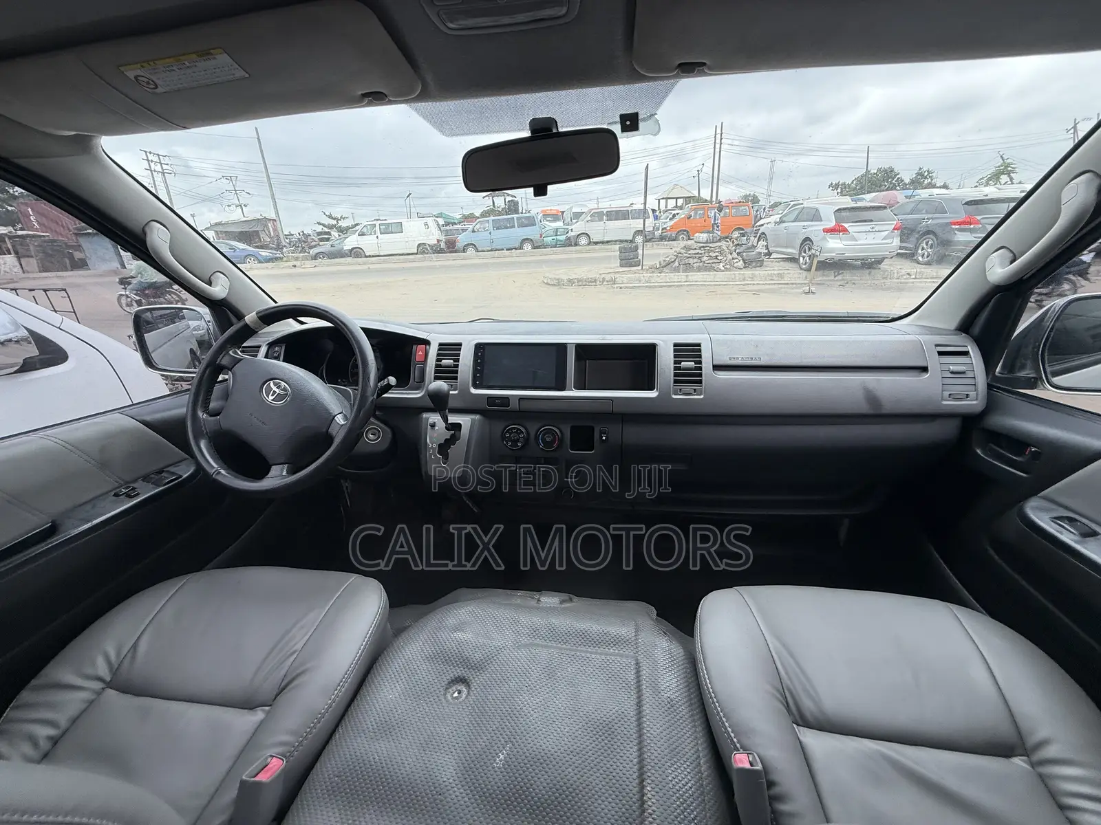 Toyota HiAce 2015 White