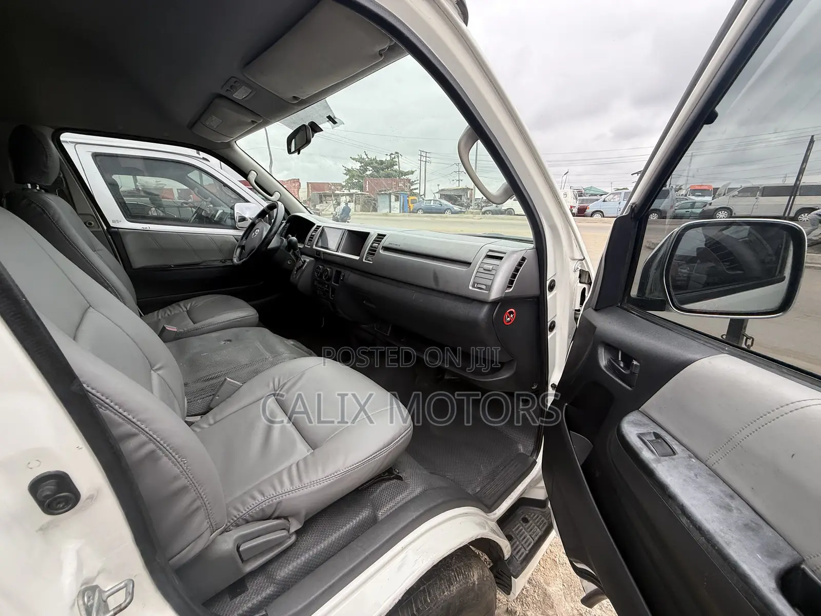 Toyota HiAce 2015 White
