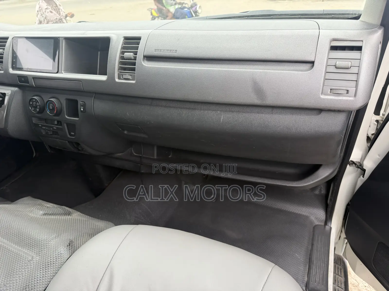 Toyota HiAce 2015 White