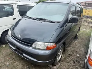 Toyota HiAce 2005