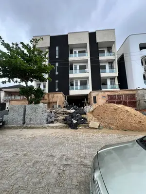 3bdrm Apartment in Lekki Phase 1 for sale