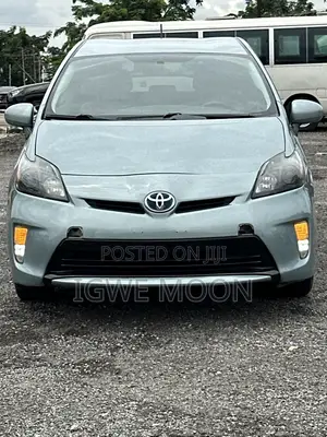 Toyota Prius Five 4dr Hatchback (1.8L 4cyl gas/electric hybrid CVT)