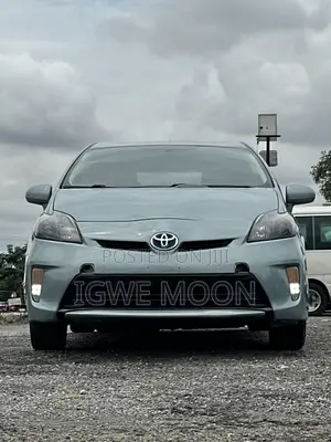 Toyota Prius Five 4dr Hatchback (1.8L 4cyl gas/electric hybrid CVT)