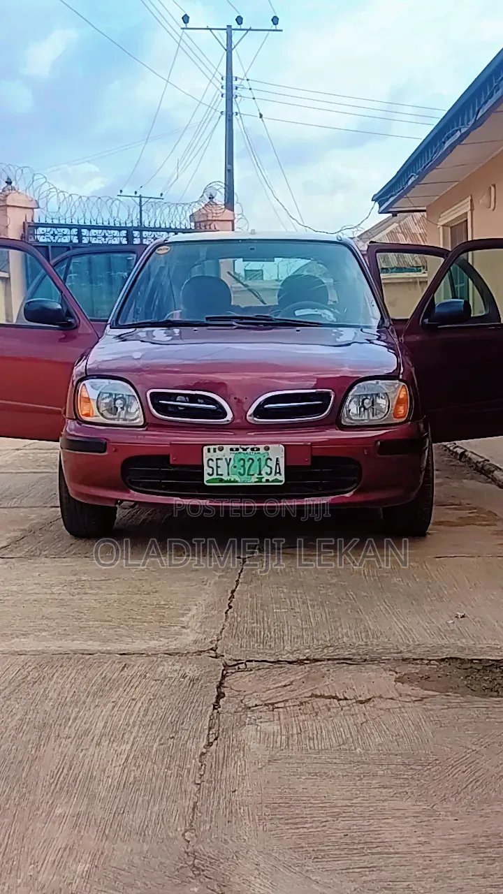 Nissan Micra 2002 Red