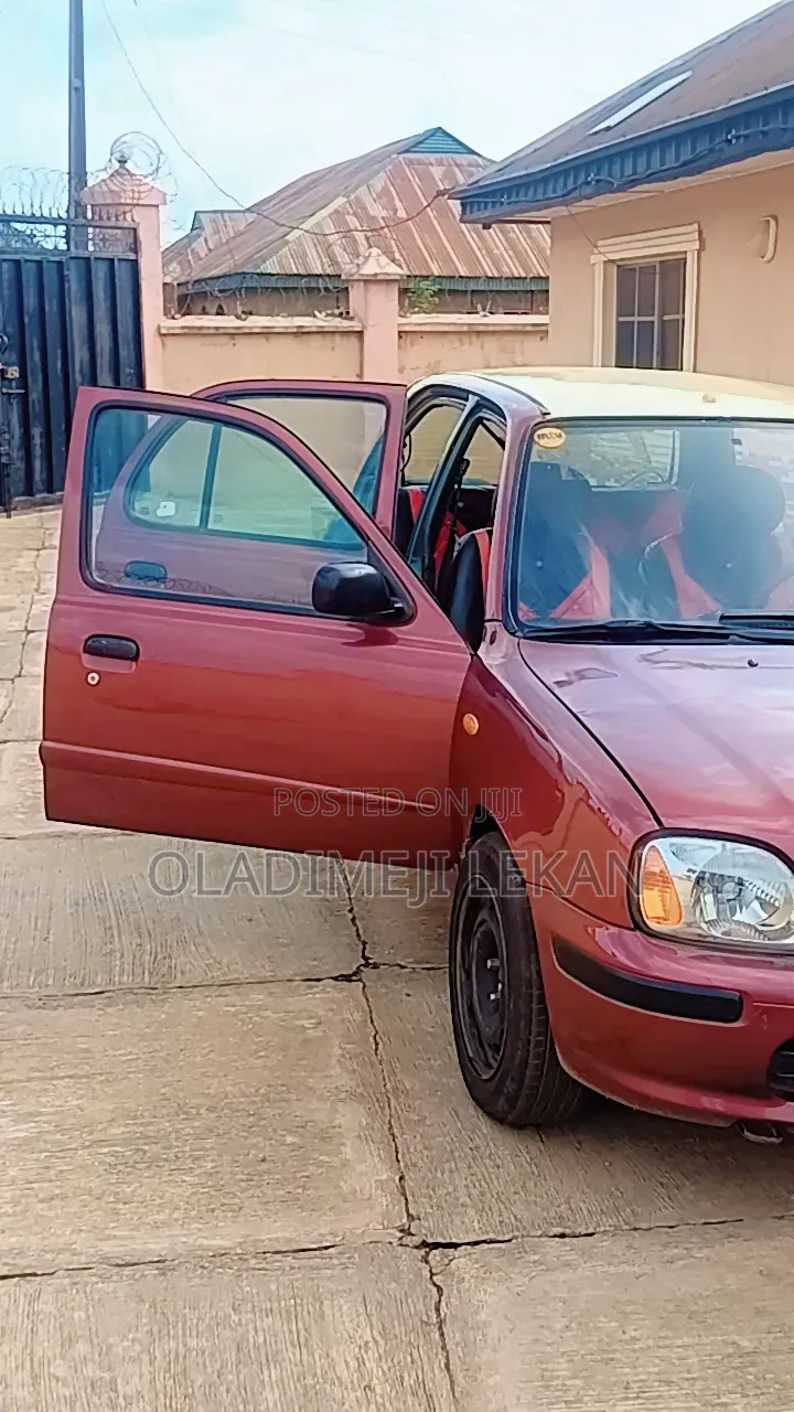 Nissan Micra 2002 Red