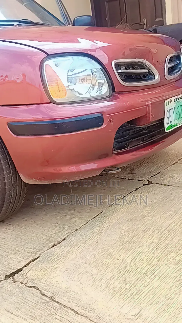 Nissan Micra 2002 Red