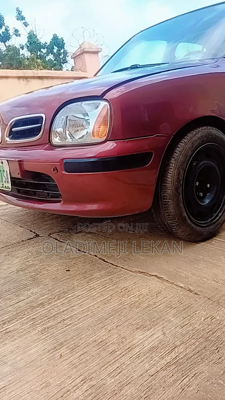 Nissan Micra 2002 Red
