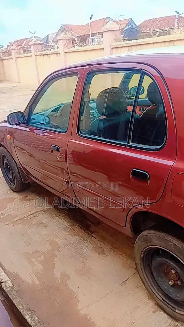 Nissan Micra 2002 Red