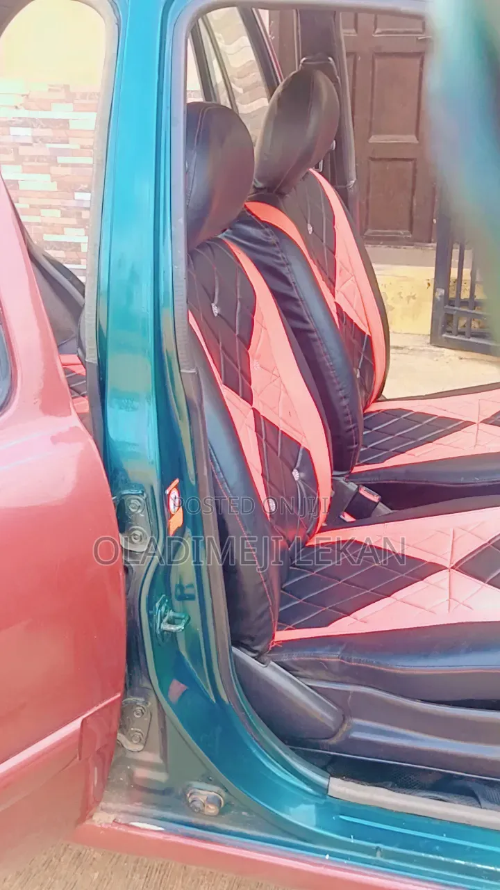 Nissan Micra 2002 Red