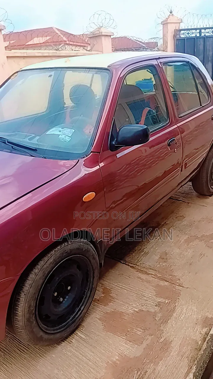 Nissan Micra 2002 Red