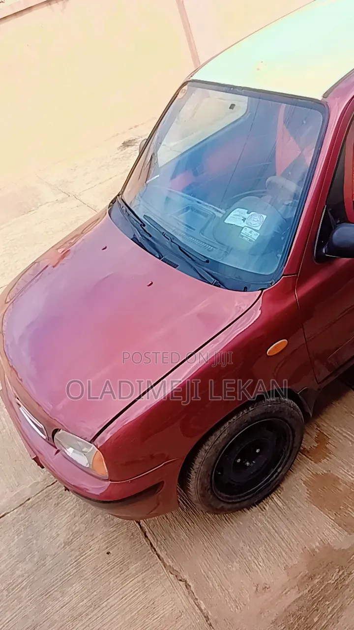 Nissan Micra 2002 Red