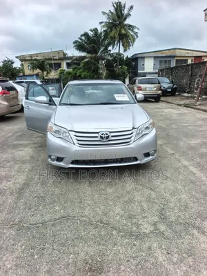 Toyota Avalon Limited Sedan FWD (3.5L 6cyl 6A) 2011 Silver