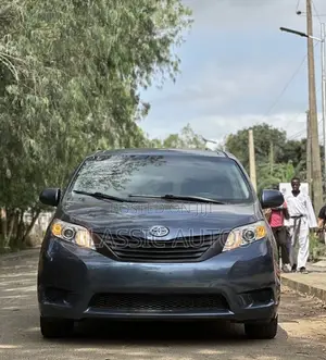 Toyota Sienna 2013 Gray