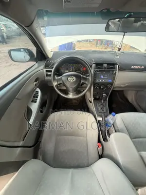 Toyota Corolla LE 4dr Sedan (1.8L 4cyl 4A) 2010 Silver