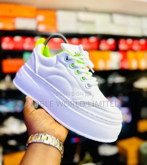 White With a Touch of Green Sneakers CK 8h