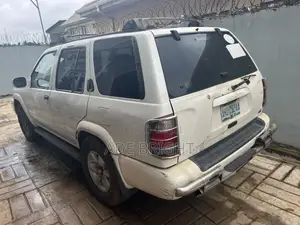 Nissan Pathfinder LE AWD SUV (3.5L 6cyl 4A) 2002 White