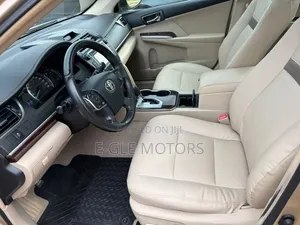 Toyota Camry XLE 4dr Sedan (2.5L 4cyl 6A) 2013 Gold