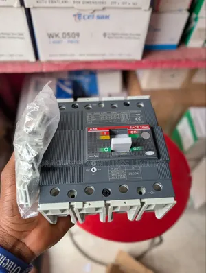 4pole McCb ABB 250amps Tmax