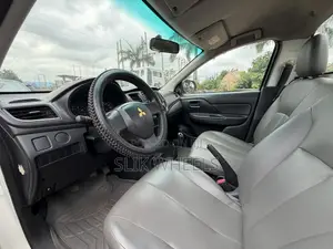 Mitsubishi L200 Club Cab 2.2 4WD 2019 White