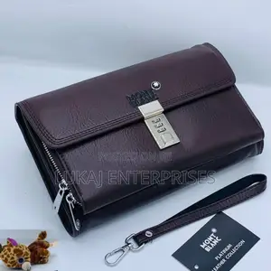 Montblanc Luxury Pose