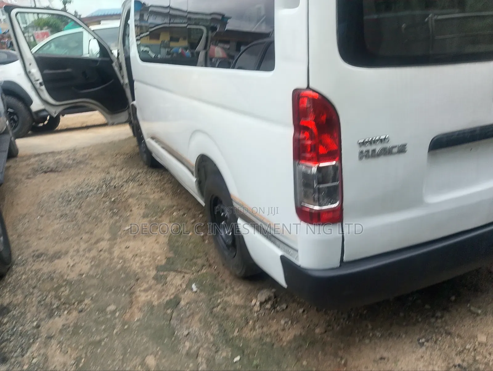 Toyota HiAce 2012 White