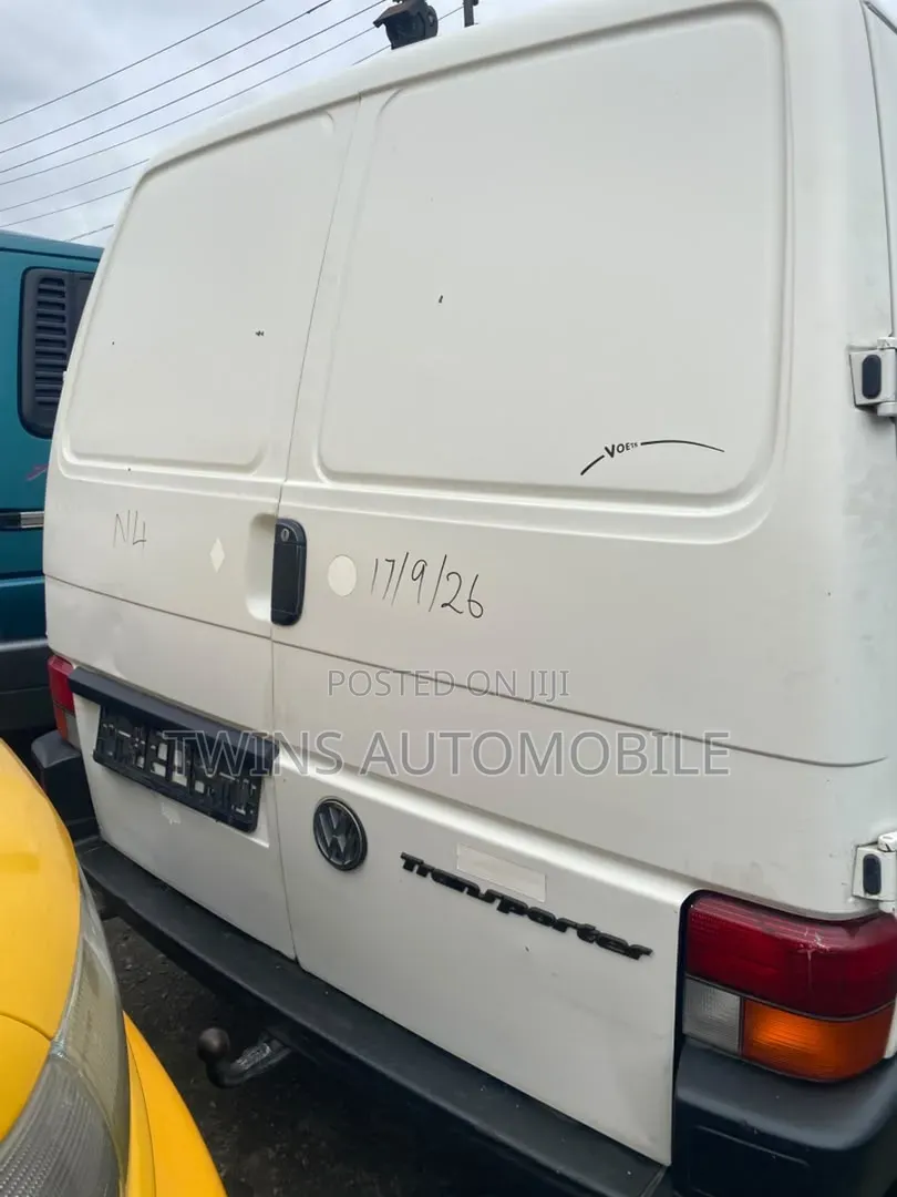 Volkswagen Transporter 2003 White