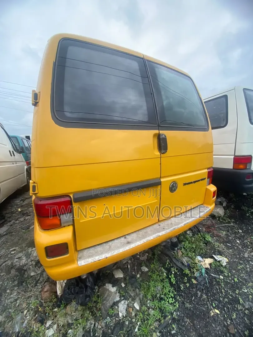 Volkswagen Transporter 2002 Yellow