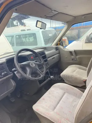 Volkswagen Transporter 2002 Yellow