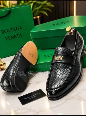 Bottega Veneta Men’s High Quality Leather Shoe