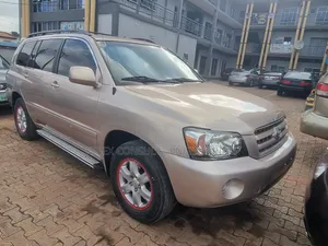 Toyota Highlander Base AWD 2004 Gold