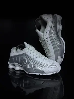 Nike Shox R4 Triple