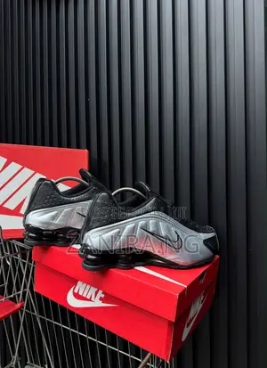 Nike Shox R4 Triple
