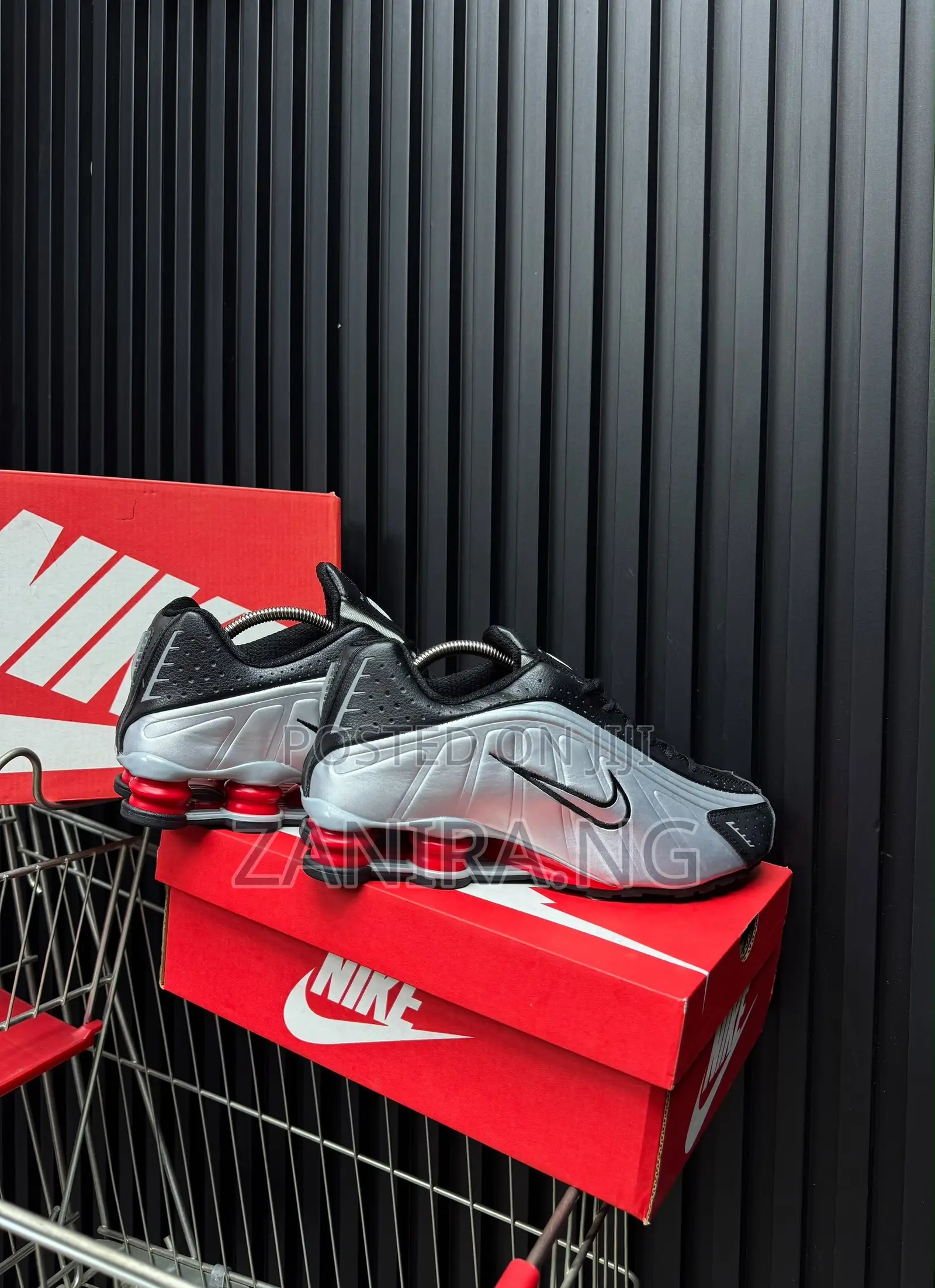 Nike Shox R4 Triple